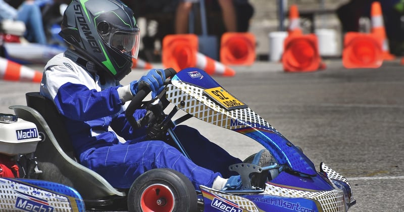 Le regard en karting, l’arme secrète pour gagner : astuces pour progresser
