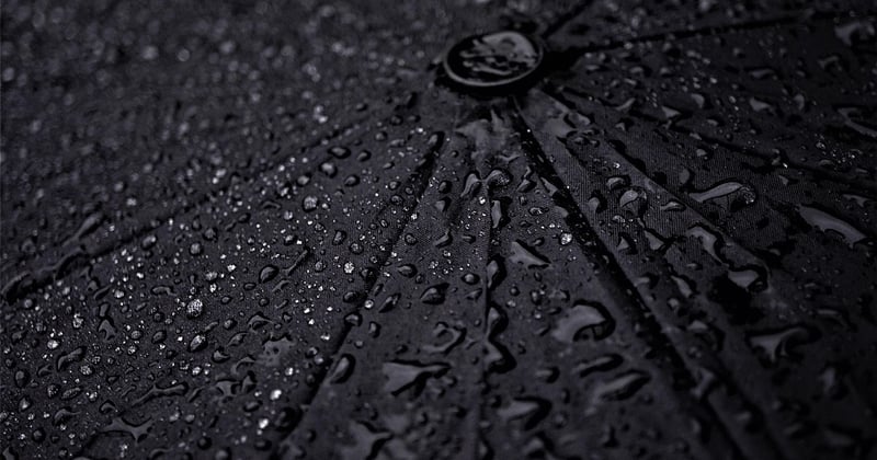 Rouler sous la pluie et sur piste froide en automne