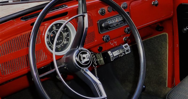 Quels gants choisir pour un meilleur ressenti du volant : le guide ultime